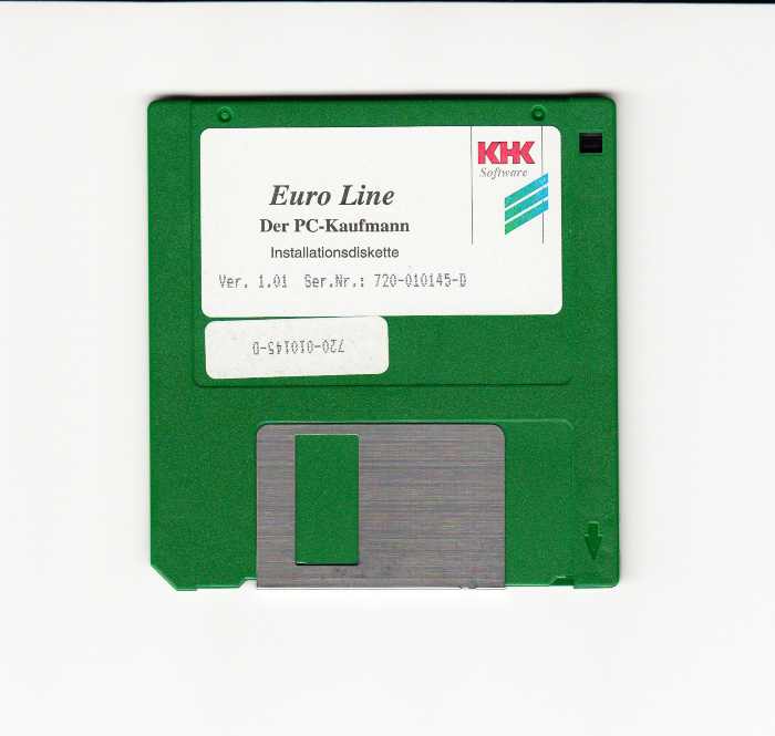 Ser.-nr.: 720-010145-D, KHK Software, 9 Disketten
und EuroLine SAGE KHK PC-Kaufmann Version 2.05, 7 Disketten aus dem Jahre 1997
und
LeBIT Software KHK, Classic Line 7.0(Einplatz) Quartalswartung I/93, 5 Disketten