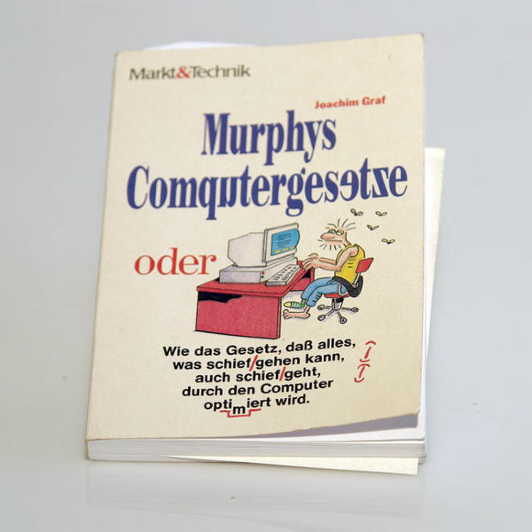 Dieses Lexikon beschreibt die Gesetze Murphys, welche in etwa besagen, dass alles was schief gehen kann, früher oder später schief gehen wird.

Das Lexikon bezieht sich auf die \'Welt\' des Computers.
